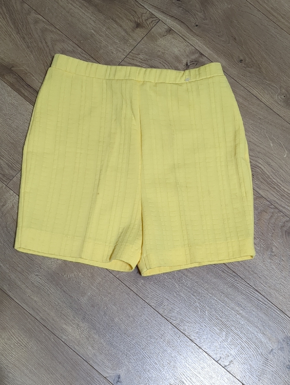 Vintage Sears yellow Women's Shorts Size 10 NWOT